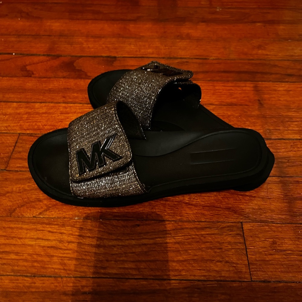 Used Michael Kors Slides 8